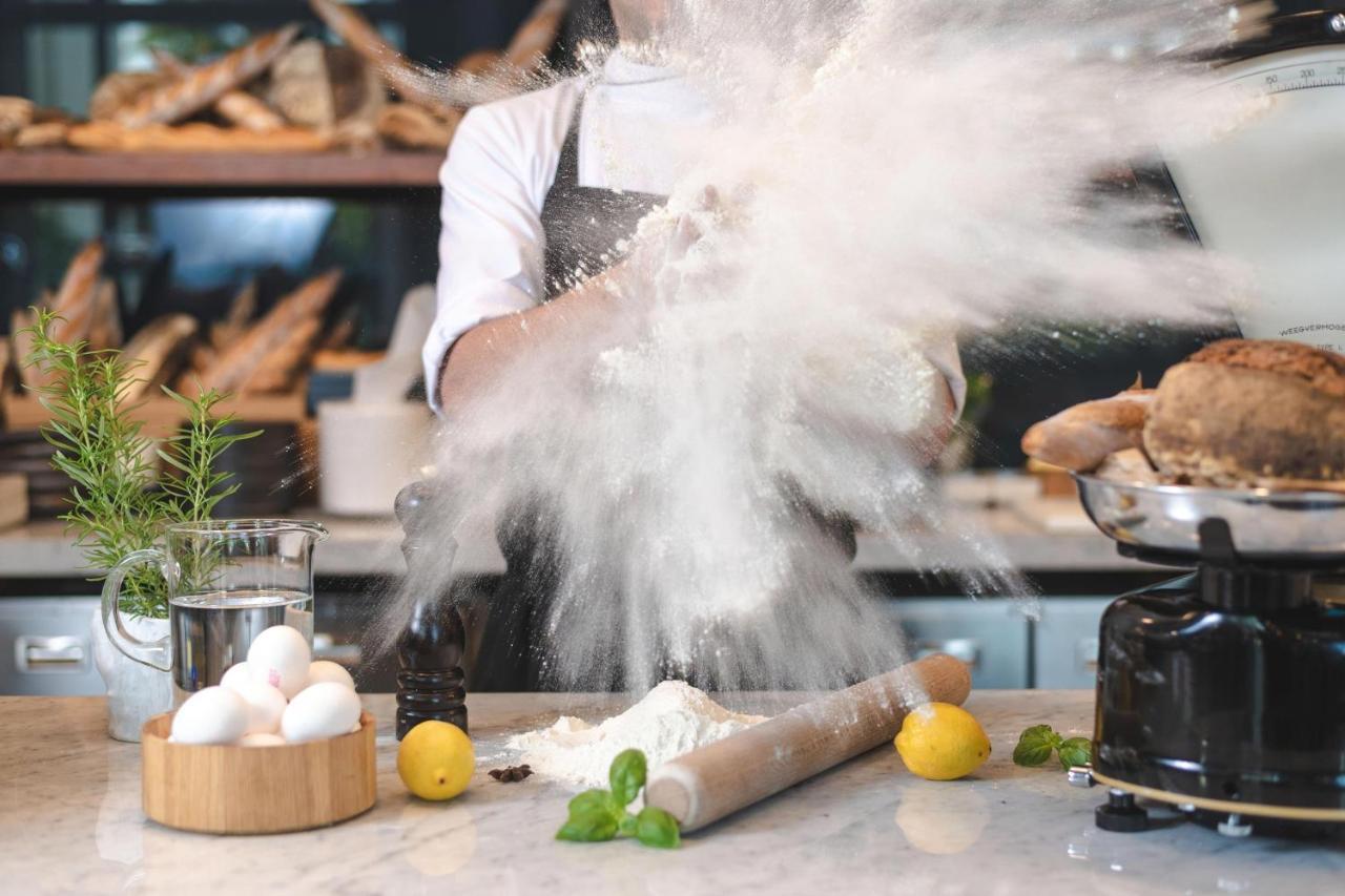 Al Messila, A Luxury Collection Resort & Spa, Doha Exterior foto A baker sifting flour