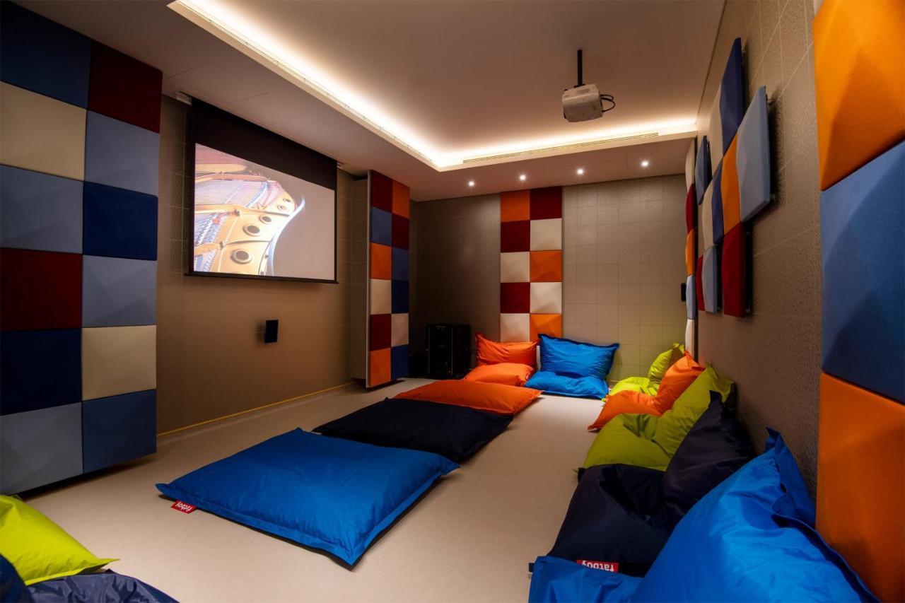 Al Messila, A Luxury Collection Resort & Spa, Doha Exterior foto A home theater with a projector
