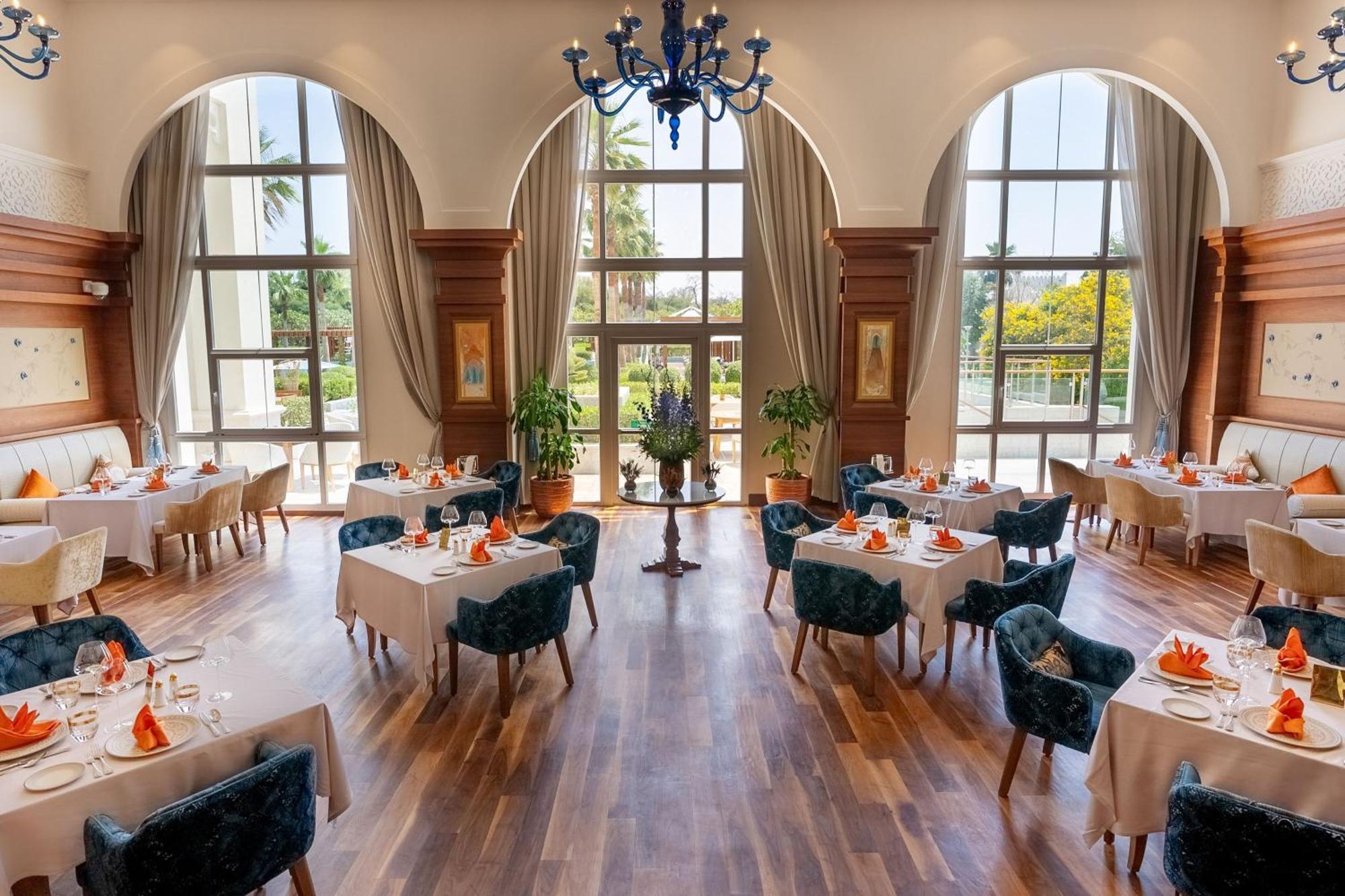 Al Messila, A Luxury Collection Resort & Spa, Doha Exterior foto The restaurant at the hotel