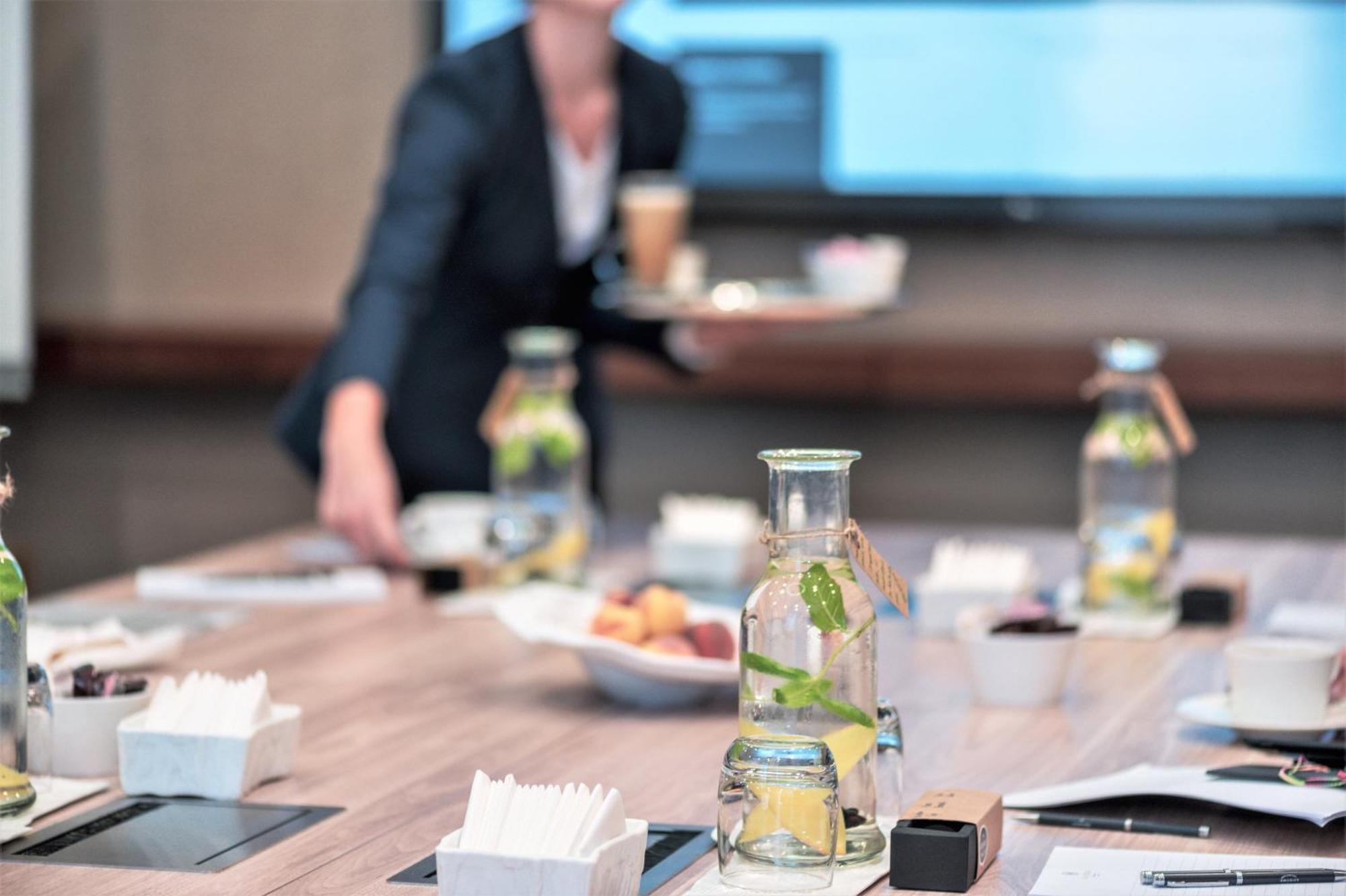 Al Messila, A Luxury Collection Resort & Spa, Doha Exterior foto A meeting in progress